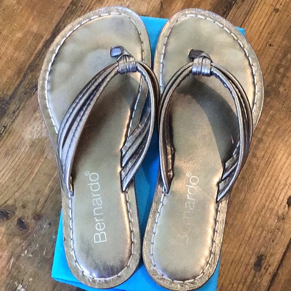Bernardo Shoes - Bernardo Pewter Leather Sandals size 8 M